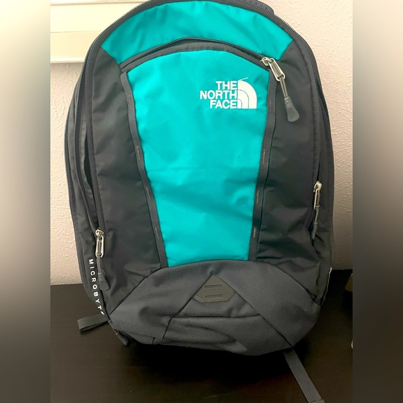 The North Face Handbags - Northface backpack with laptop sleeve and flex vent
